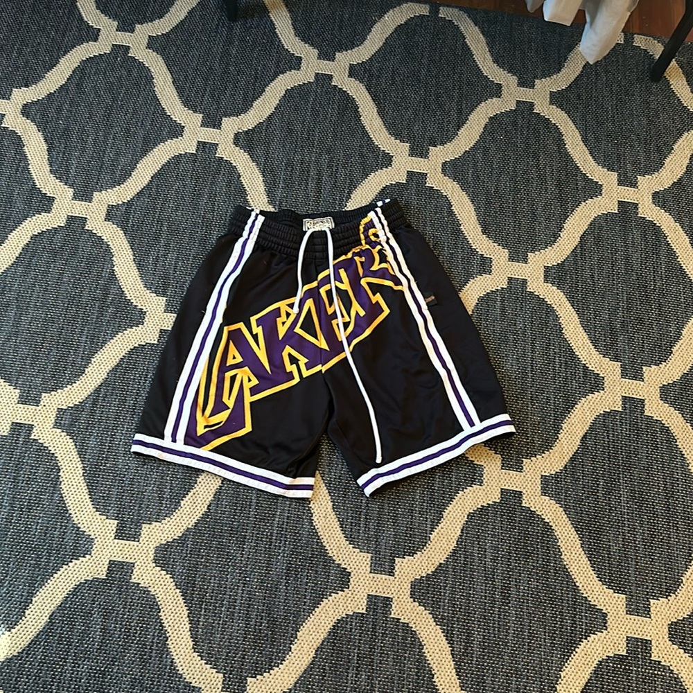 Mitchell & Ness lakers shorts
